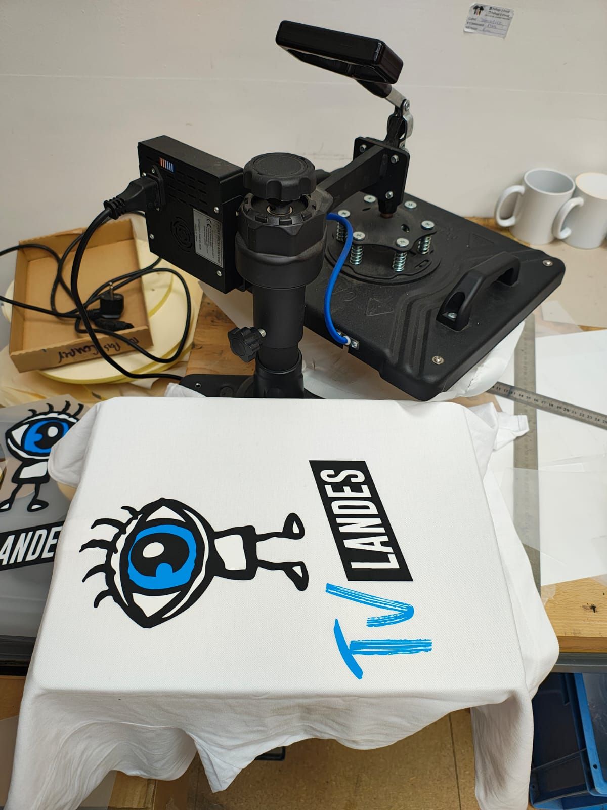 Presse textile DTF dans l'atelier des Ateliers CREA